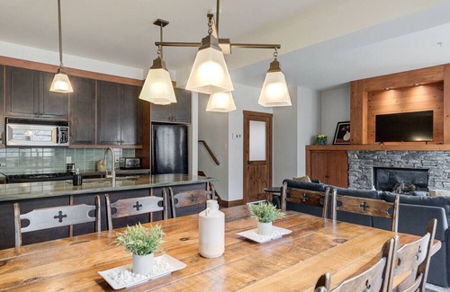 Versant Soleil Apartment | Homey 3BR Versant Soleil | Ski in/out | Pool & Spa