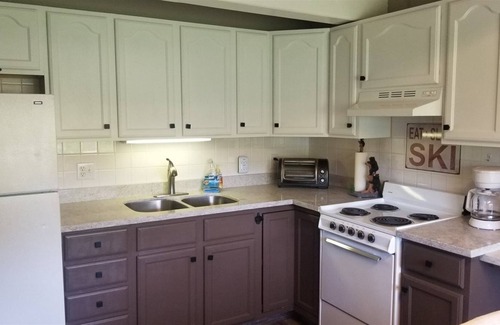 Glenwood Springs Condo | Homey and cozy with a large table for great feasts or epic card games.