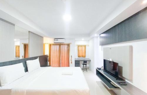 Medan Apartment | Homey and Warm Studio Apartment at Mansyur Residence By Travelio