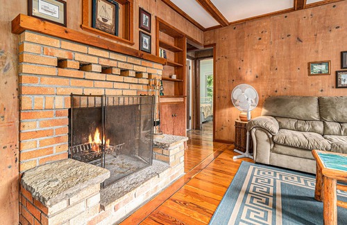 Frankfort Cottage | Homey cabin with lake access, firepit, yard games, kayaks, & basketball court