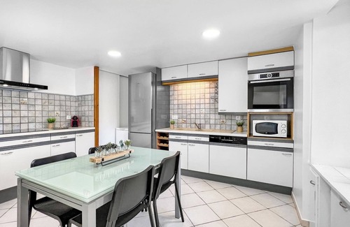 Annemasse Apartment | Homey Color - Close to downtown/Parking/Netflix