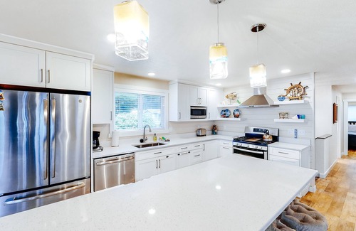 Lincoln Beach House | Homey dog-friendly house w/partial ocean views, gas fireplaces, and gas-grill