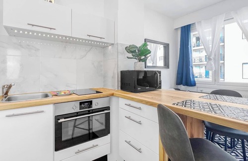 Annemasse Apartment | Homey Gold - City Center/Near tram/Free Wifi