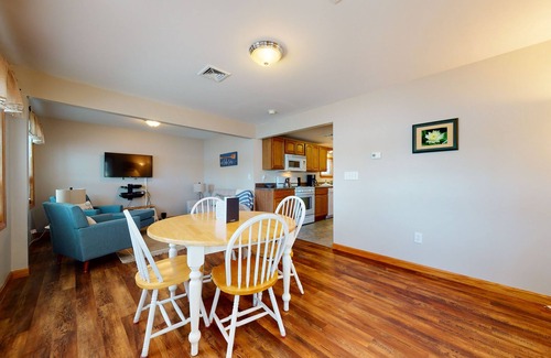The Bays House | Homey lakeside property w/one house, two cottages, mtn. views, & private beach