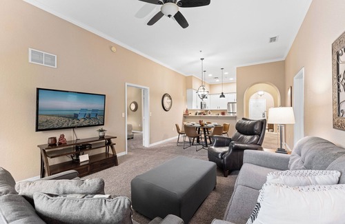 Calabria Condo | Homey Nature Escape – Luxury Condo for 6 in Desirable Caribe Cove Resort!