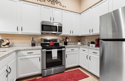 Calabria Condo | Homey Nature Escape – Luxury Condo for 6 in Desirable Caribe Cove Resort!