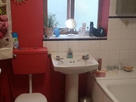 Lambeth Bed & Breakfast | Homey, warm & welcoming room.