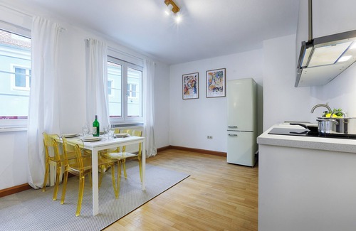 Wurzburg City Centre Apartment | homie stay Karmeliten Apartments