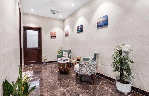 Saket Apartment | Homlee-Basement Flat with kitchen in Saket, South Delhi