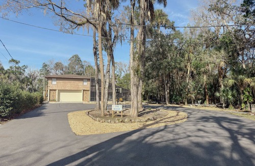 Homosassa House | Homosassa River Retreat with Pool, Dock, Fire Pit & Water Sports