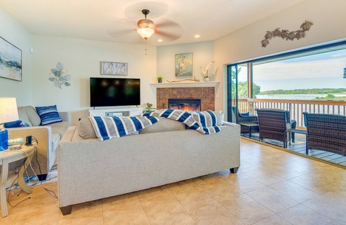 Old Homosassa House | Homosassa Waterfront Home: Private Hot Tub & Dock!