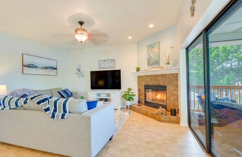 Old Homosassa House | Homosassa Waterfront Home: Private Hot Tub & Dock!