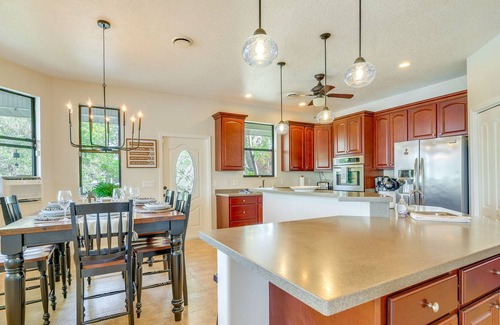 Old Homosassa House | Homosassa Waterfront Home: Private Hot Tub & Dock!