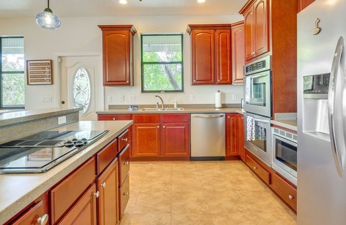 Old Homosassa House | Homosassa Waterfront Home: Private Hot Tub & Dock!