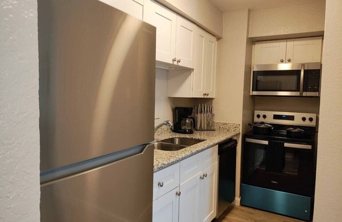 Greater Heights Apartment | Honey 1 Bed 1 Bath near Downtown & Houston Heights