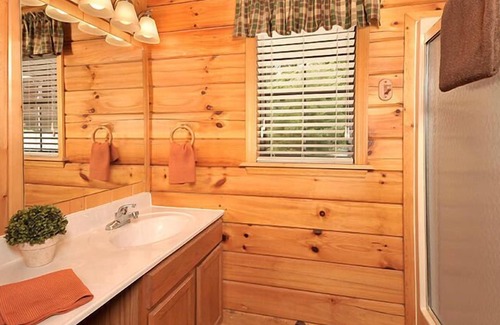 Sevierville Resort | Honey Bear Den is a warm and cozy one-bedroom cabin in Hidden Springs Resort.