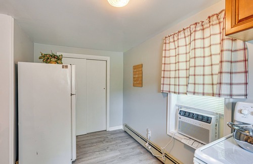 Mount Pleasant Mills Apartment | Honey Bee Farm On-Site: Susquehanna Valley Apt!