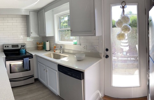 Ogunquit House | HONEY BEE, The Hive Vacation Getaway