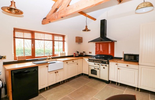 Fulmodeston House | HONEY BUZZARD BARN, pet friendly, with open fire in Fakenham