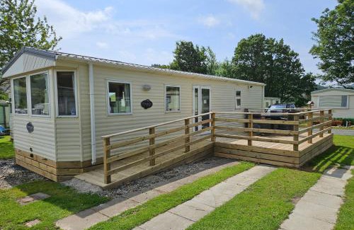 Selkirk House | Honey Cottage Caravan Park