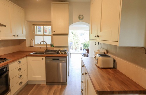 Kirkby Lonsdale Cottage | HONEY COTTAGE, pet friendly, with open fire in Kirkby Lonsdale
