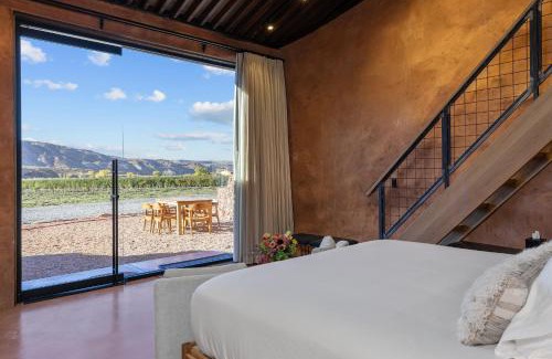 Delta Bed & Breakfast | Honey Rock Landing