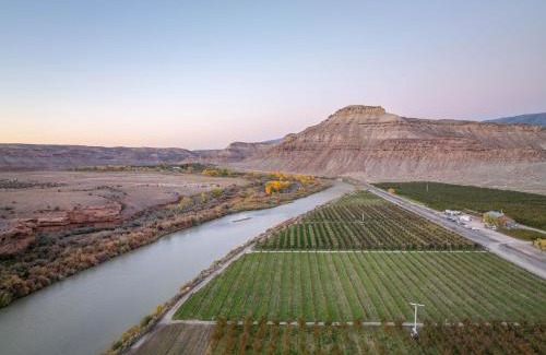 Delta Bed & Breakfast | Honey Rock Landing