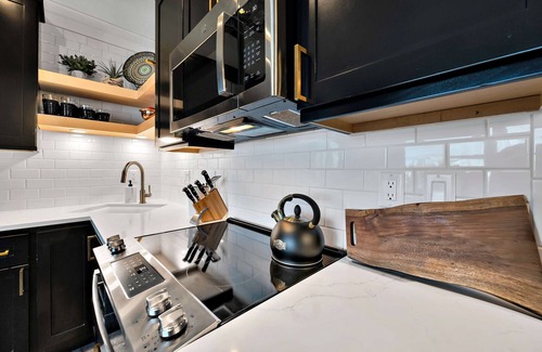 Brazos Condo | HoneyBear Haven- Short Walk To The Silos