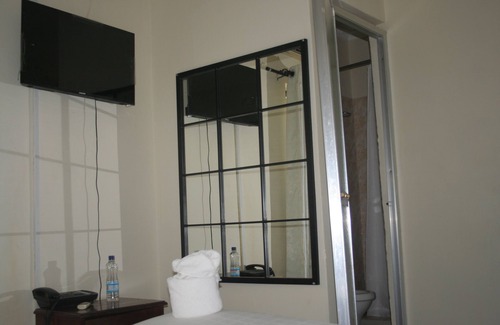 Lusaka Cabin | Honeybed Lodge