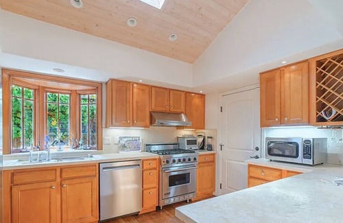 Northeast Carmel House | Honeybee - Carmel Home - What's the Buzz?