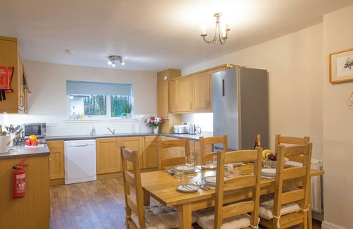 Penrith Cottage | HONEYBEE COTTAGE, family friendly, with pool in Penruddock
