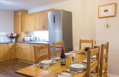 Penrith Cottage | HONEYBEE COTTAGE, family friendly, with pool in Penruddock