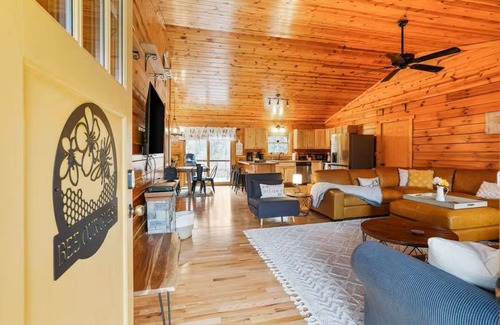 Logan Cabin | Honeybee Hideaway | Hot-Tub, Game Rm, Pond