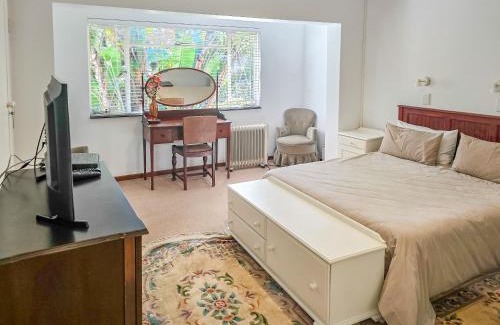 Old Place House | Honeybird Cottage - the House