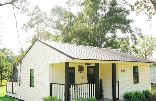 Franklinton House | Honeycomb Hideout - Private Hot Tub, Spacious Private Backyard & Fire Pit!