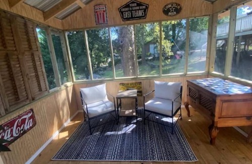 Laurel House | Honeycomb Hideout: Steps from Historic Downtown
