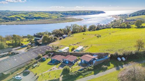 Llanybri House | Honeycrisp Lodge