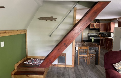 Farmers Cabin | Honeymoon and relax near Cave Run Lake at the Musky Hideaway Cabin