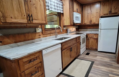 Gatlinburg Cabin | Honeymoon Cabin, Very Secluded, Very Romantic, Arcade, FREE Daily Bear Sightings