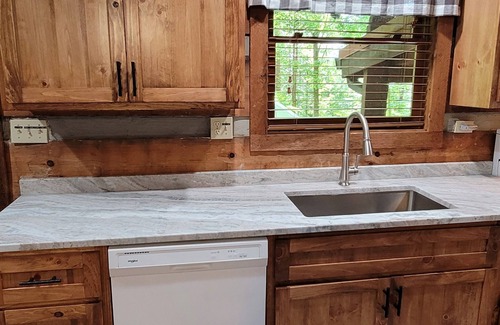 Gatlinburg Cabin | Honeymoon Cabin, Very Secluded, Very Romantic, Arcade, FREE Daily Bear Sightings