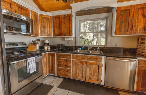 Gold Beach House | Honeymoon Cove- Exclusive Beach, Ocean View & Spa