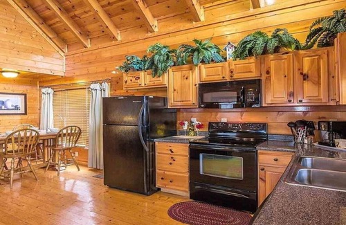 Sevierville Cabin | Honeymoon/Romantic Getaway - Gated Community- Private Hot Tub w/Mountain Views
