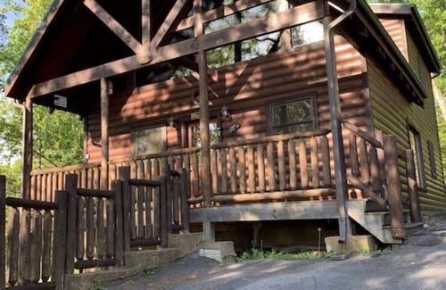 Sevierville Cabin | Honeymoon/Romantic Getaway - Gated Community- Private Hot Tub w/Mountain Views