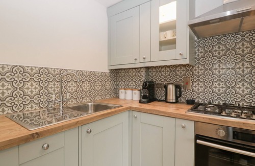 Shipton Gorge Cottage | HONEYPOT COTTAGE, pet friendly, with open fire in Burton Bradstock