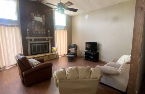 Lake Ozark House | Honeysuckle-bachelor/bachelorette parties welcome!