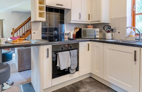 Llanfyrnach House | Honeysuckle Cottage - Wellstone