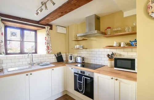 Axminster Cottage | Honeysuckle Cottage