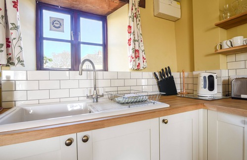 Axminster Cottage | Honeysuckle Cottage