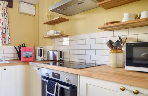 Axminster Cottage | Honeysuckle Cottage