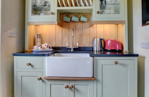 Welcombe House | Honeysuckle Cottage, Welcombe